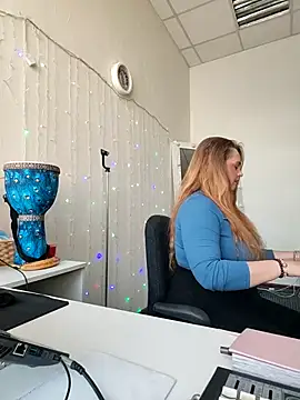 Juicy PeachLux online show from 02.12.26