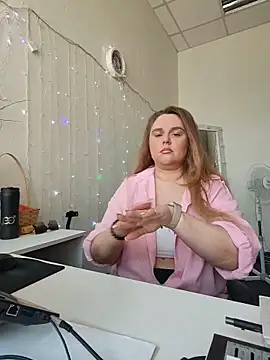 Juicy PeachLux online show from 05.17.26
