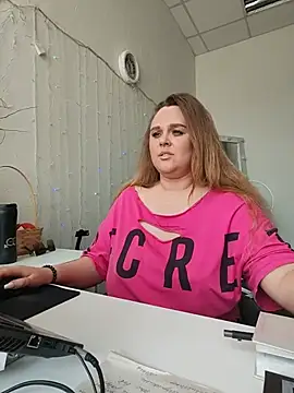 Juicy PeachLux online show from 05.23.26