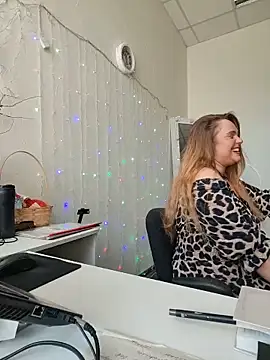 Juicy PeachLux online show from 05.24.26