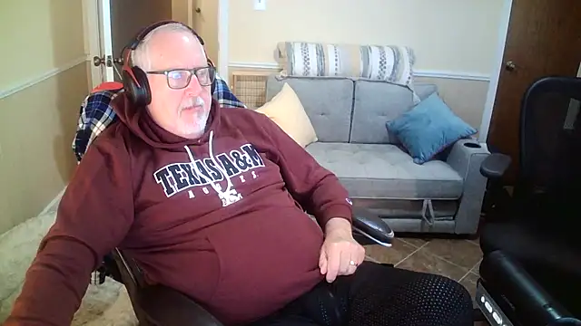 Snapshot of superbearboss chatting on 05.01.26 superbearboss online show from 05.01.26