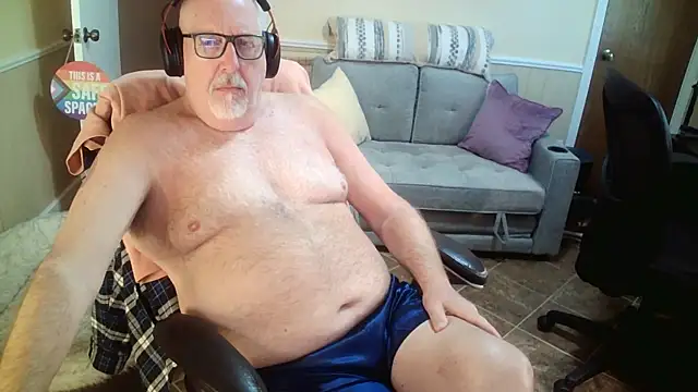 Snapshot of superbearboss chatting on 05.07.26 superbearboss online show from 05.07.26