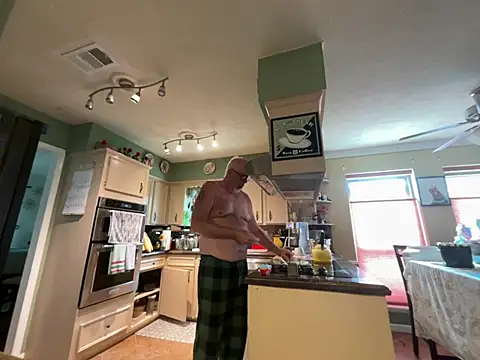 Snapshot of superbearboss chatting on 05.10.26 superbearboss online show from 05.10.26