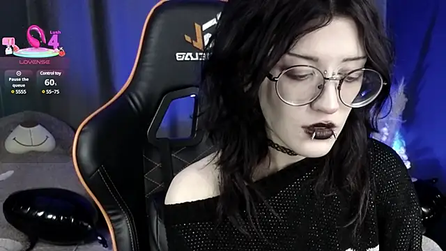 Snapshot of Setsunai_ chatting on 03.18.25 Setsunai  online show from 03.18.25