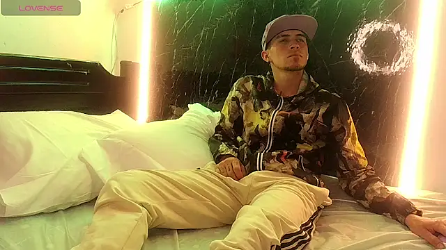 Snapshot of jacob_smith10 chatting on 03.18.25 jacob smith10 online show from 03.18.25