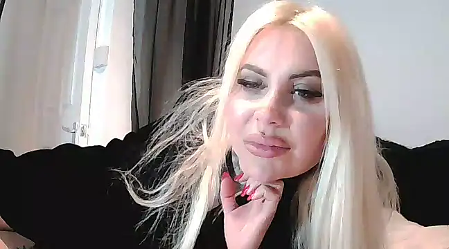 Chloe-Savage online show from 03.18.25