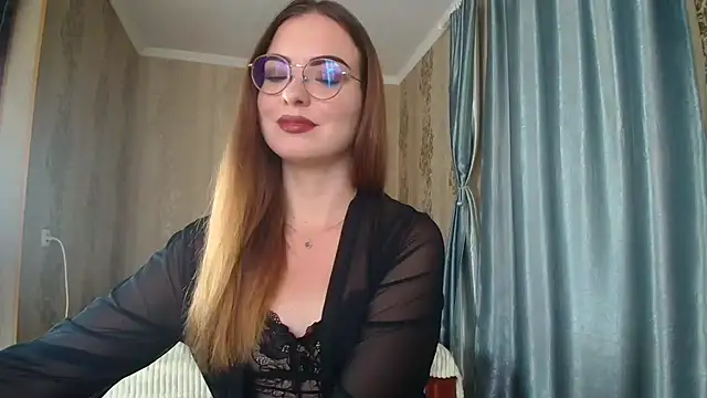 Snapshot of Leila_Kissyu chatting on 09.11.25 Leila Kissyu online show from 09.11.25