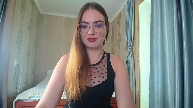 Snapshot of Leila_Kissyu chatting on 09.13.25 Leila Kissyu online show from 09.13.25