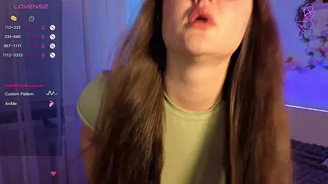 Snapshot of MiraLuccian chatting on 09.08.25 MiraLuccian online show from 09.08.25