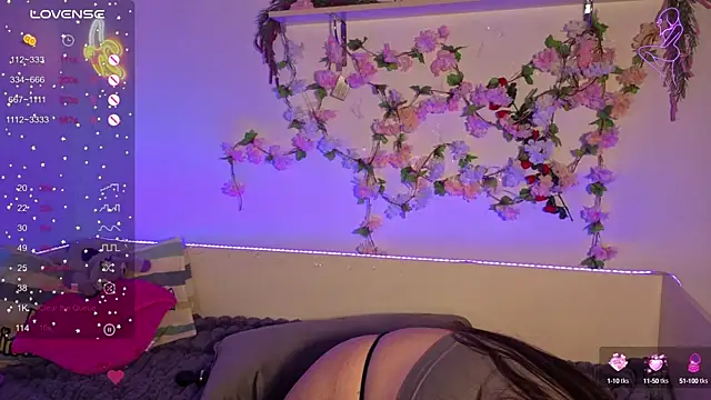 Snapshot of MiraLuccian chatting on 09.27.25 MiraLuccian online show from 09.27.25