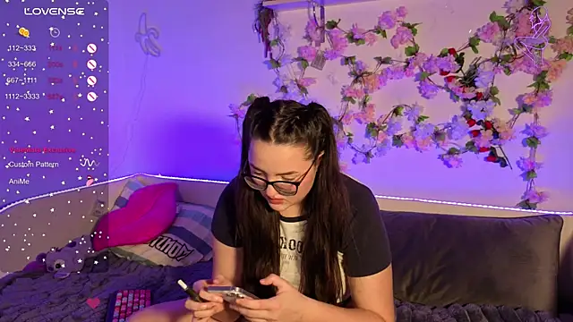 Snapshot of MiraLuccian chatting on 10.06.25 MiraLuccian online show from 10.06.25