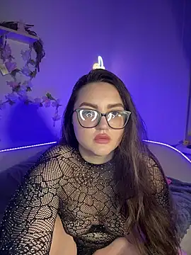 Snapshot of MiraLuccian chatting on 10.09.25 MiraLuccian online show from 10.09.25