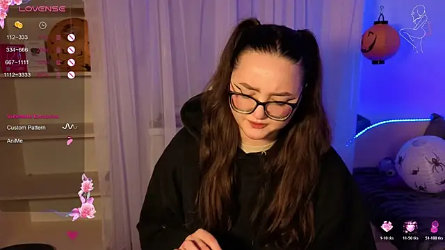 Snapshot of MiraLuccian chatting on 10.22.25 MiraLuccian online show from 10.22.25