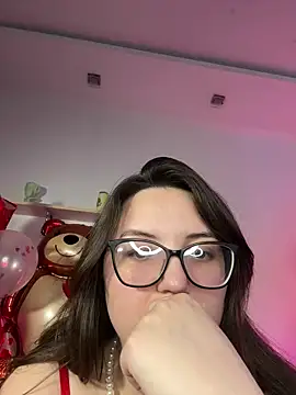 MiraLuccian online show from 02.14.26