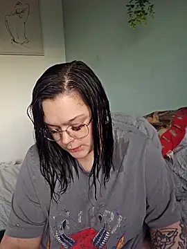 Snapshot of Saucy-Serenity chatting on 04.26.26 Saucy-Serenity online show from 04.26.26