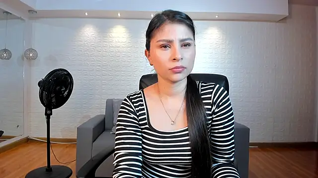 Catalina Santhana online show from 10.21.25