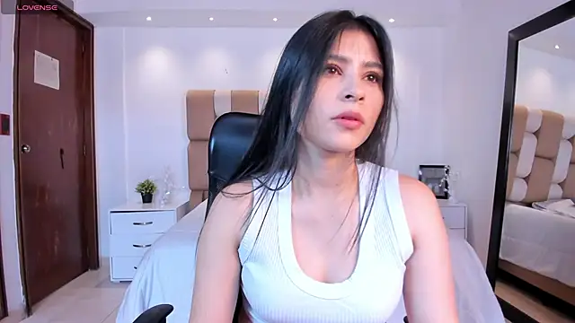 Catalina Santhana online show from 10.29.25