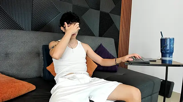 Snapshot of troy_rouge chatting on 03.16.25 troy rouge online show from 03.16.25