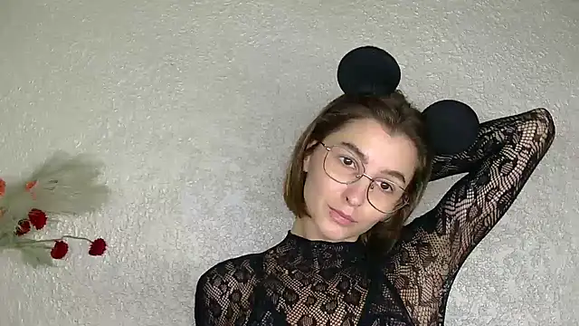 luna Gharming online show from 09.23.25