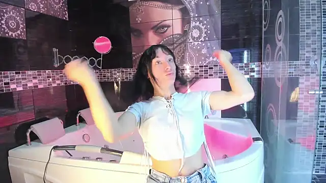 Small Hot19 online show from 10.08.25