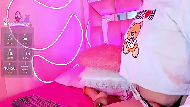 Small Hot19 online show from 10.25.25