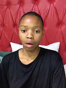 Snapshot of BondiBitch chatting on 10.03.25 BondiBitch online show from 10.03.25