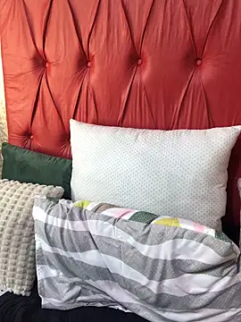 Snapshot of BondiBitch chatting on 10.07.25 BondiBitch online show from 10.07.25