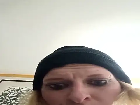Snapshot of KITTYBOOBOOFUXX chatting on 10.20.25 KITTYBOOBOOFUXX online show from 10.20.25