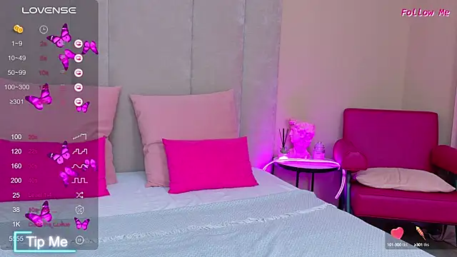 Snapshot of AmeliRoyse chatting on 10.12.25 AmeliRoyse online show from 10.12.25