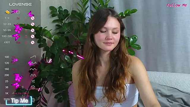 Snapshot of AmeliRoyse chatting on 10.15.25 AmeliRoyse online show from 10.15.25