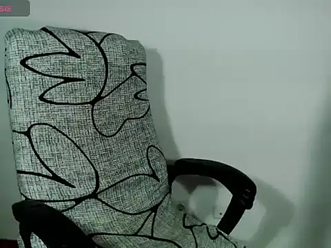 Hannah Kiim online show from 11.05.25