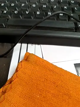 Snapshot of himvilohi08 chatting on 10.31.25 himvilohi08 online show from 10.31.25