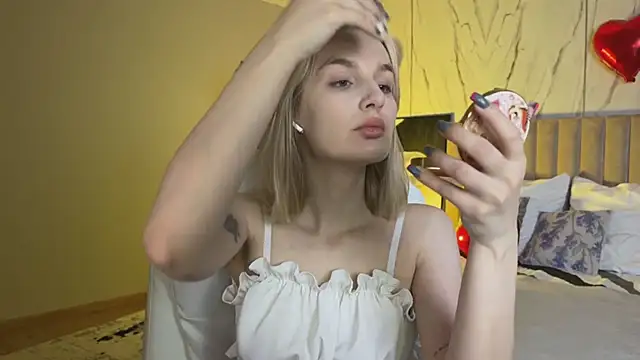  Vikky Moon  online show from 03.27.26