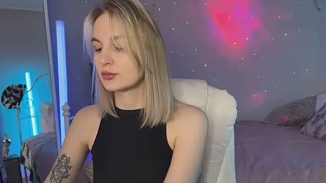 Snapshot of _Vikky_Moon_ chatting on 06.05.26 Vikky Moon online show from 06.05.26