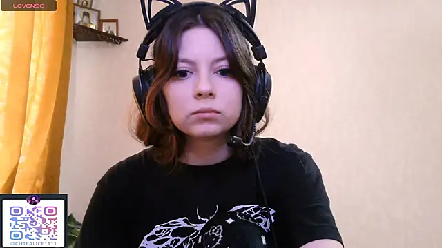 Snapshot of RendyDow chatting on 09.17.25 RendyDow online show from 09.17.25