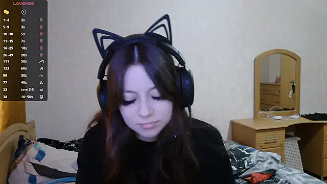 Snapshot of RendyDow chatting on 10.29.25 RendyDow online show from 10.29.25