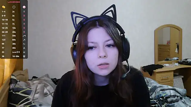 Snapshot of RendyDow chatting on 10.31.25 RendyDow online show from 10.31.25