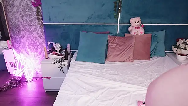 SunnyGlow online show from 10.04.25