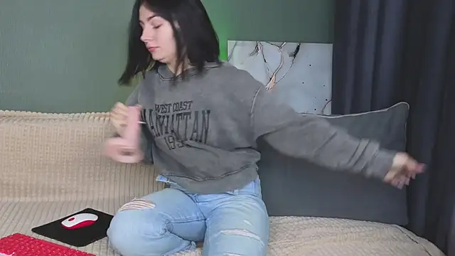 Snapshot of Charlotte_Woods chatting on 09.25.25 Charlotte Woods online show from 09.25.25