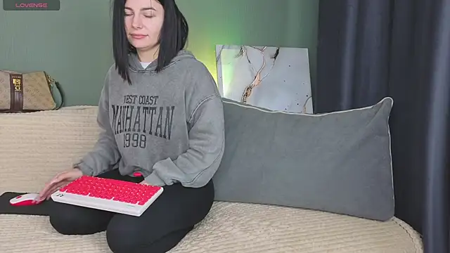 Snapshot of Charlotte_Woods chatting on 10.03.25 Charlotte Woods online show from 10.03.25