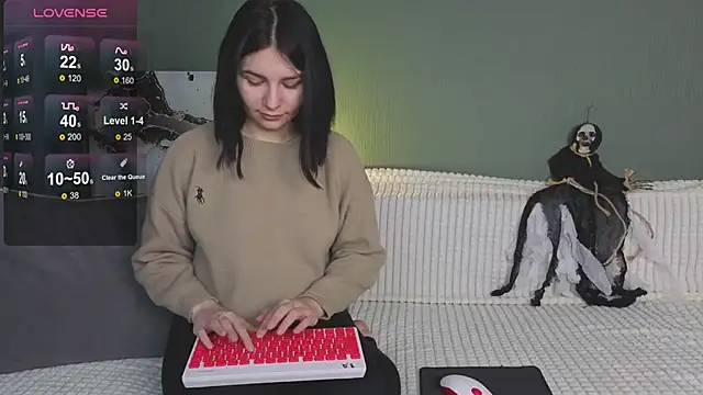 Snapshot of Charlotte_Woods chatting on 10.20.25 Charlotte Woods online show from 10.20.25