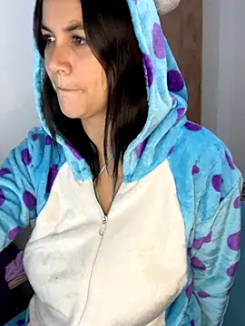 Snapshot of roldanmary chatting on 09.21.25 roldanmary online show from 09.21.25