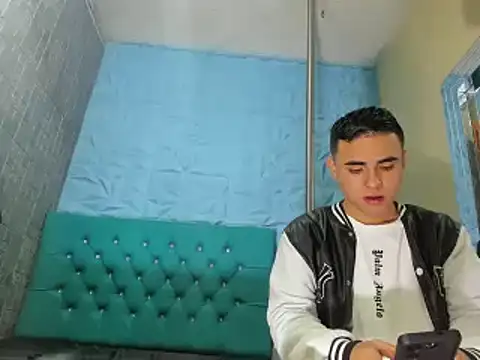 NohaCollens online show from 03.08.25