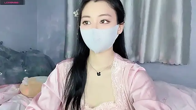 Snapshot of MI_KA22 chatting on 10.14.25 MI KA22 online show from 10.14.25