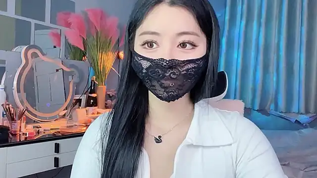 Snapshot of MI_KA22 chatting on 10.25.25 MI KA22 online show from 10.25.25