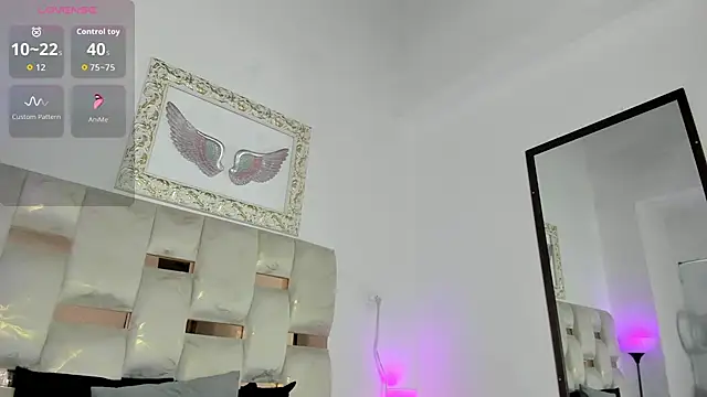 Lola Blondie online show from 11.28.25