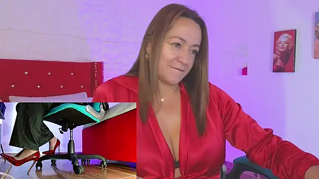 Snapshot of weet_Evans___ chatting on 10.01.25 weet Evans    online show from 10.01.25