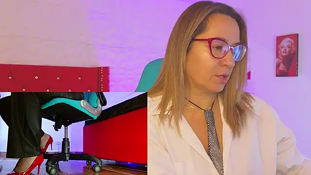 Snapshot of weet_Evans___ chatting on 10.19.25 weet Evans    online show from 10.19.25