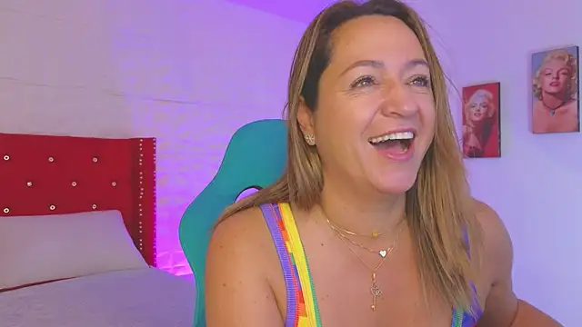 Snapshot of weet_Evans___ chatting on 10.22.25 weet Evans    online show from 10.22.25