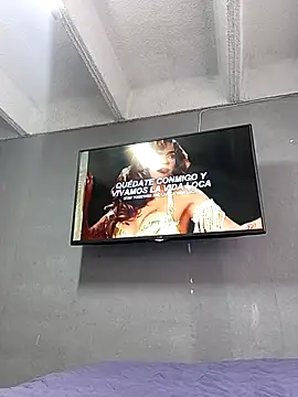 Snapshot of DaphneRosses chatting on 09.29.25 DaphneRosses online show from 09.29.25